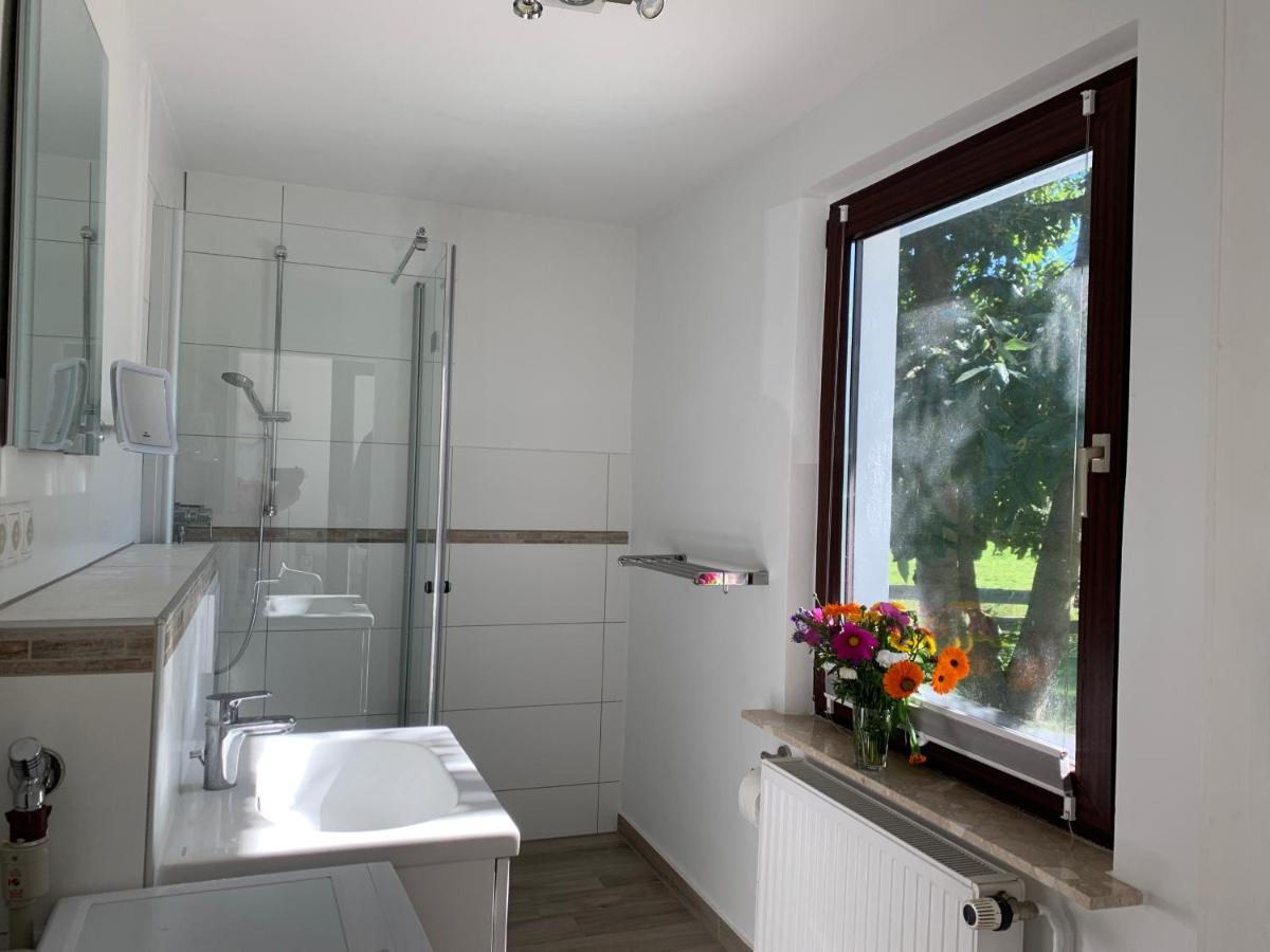 Ferienhaus bei den Kreidefelsen - Ihr Zuhause auf Rügen Lohme Exterior foto